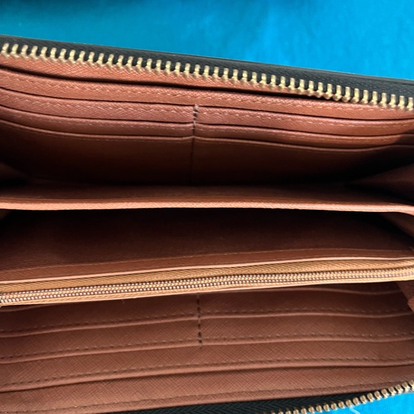 Fossil Crossbody and Wristlet Wallet - Picture 7 of 12